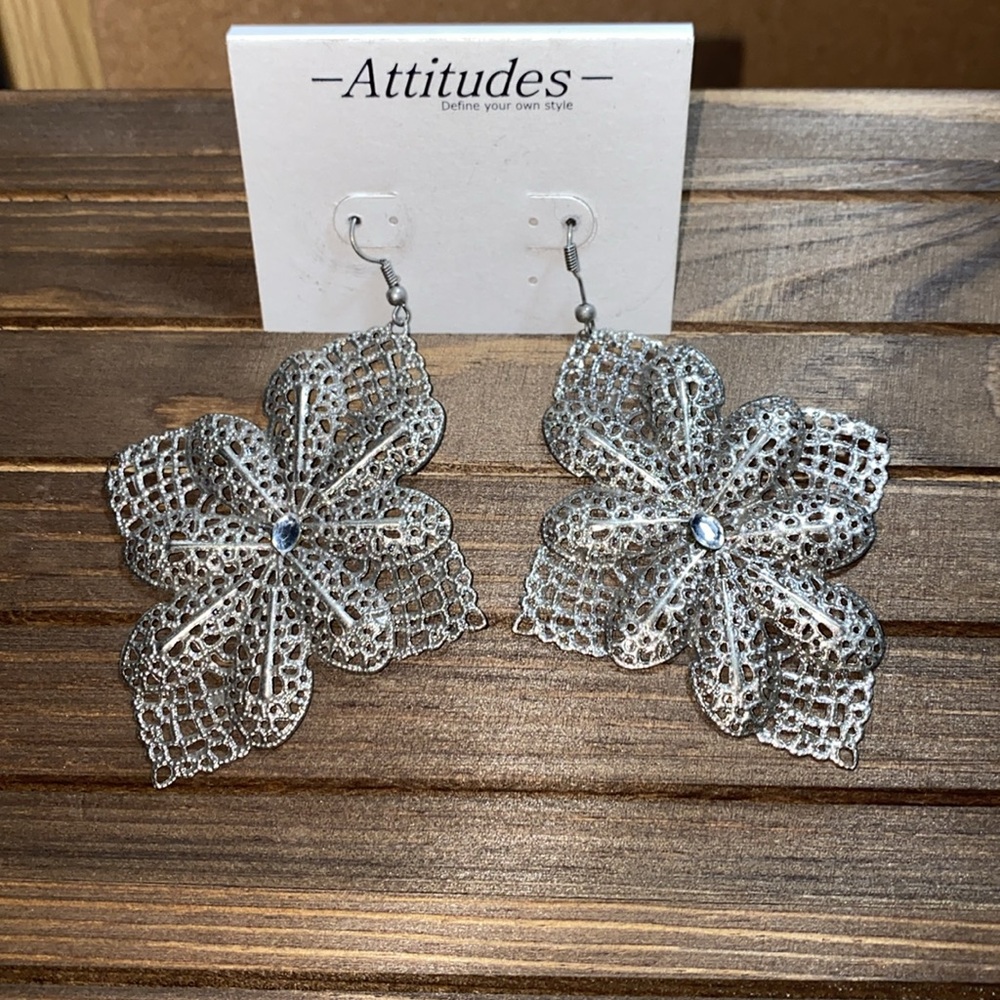 Silver tone earrings w/ small rhinestone center - NWT - see description for info